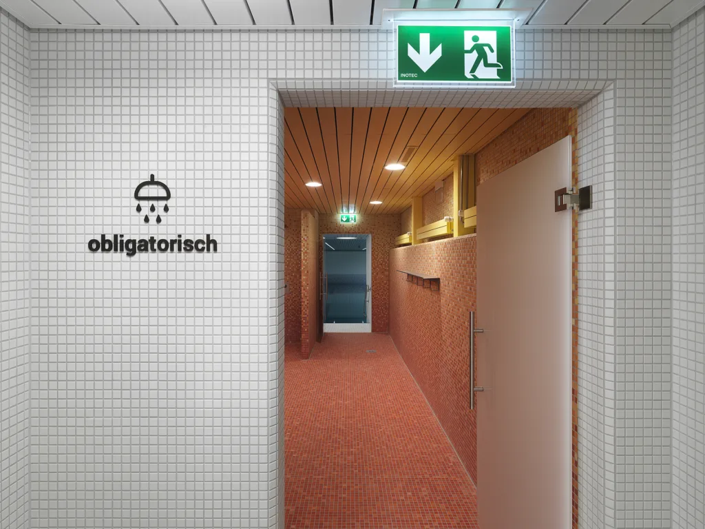 172083 Hallenbad Oberuzwil 86981